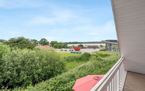 Uffe - 100M to the Fjord: Gebouw, Huis, Venster, Huis, Dak, Woongebied, Struik, Verblijf, Land Lot