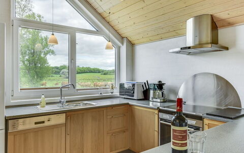 Sigbritt - 100M from the Sea: Flooring, Interieur Ontwerp, Hout, Plafond, Keuken, Verdieping, Countertop, Verlichting, Meubilair, Huis
