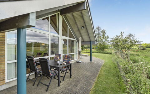 Sigbritt - 100M from the Sea: Huis, Verblijf, Landgoed, Gazon, Werf, Landscaping, Veranda, Siding, Boerderij, Villa