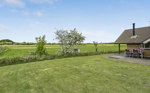 Sigbritt - 100M from the Sea: Lucht, Gras, Groen, Grasland, Plain, Land Lot, Landelijk Gebied, Verblijf, Gazon
