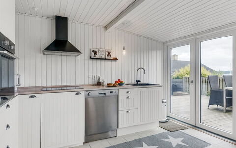 Elain - from the Sea: Keuken, Toestel Van De Keuken, Cabinetry, Countertop, Huishoudapparatuur, Major Appliance, Hardwood, Plank, Houten Vloer