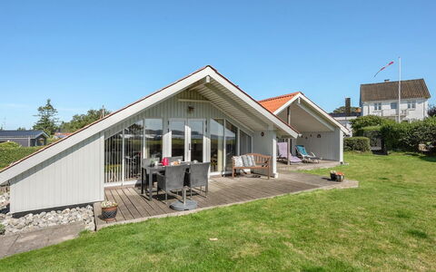 Katrina - 50M to the Fjord: Dak, Huis, Land Lot, Huis, Verblijf, Landgoed, Garden Gebouwen, Schaduw, Blokhut, Landscaping