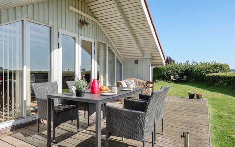 Katrina - 50M to the Fjord: Dak, Huis, Land Lot, Huis, Verblijf, Landgoed, Garden Gebouwen, Schaduw, Blokhut, Landscaping