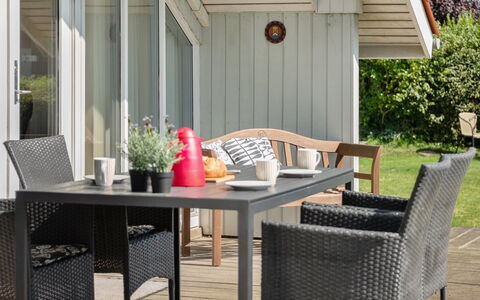 Katrina - 50M to the Fjord: Dak, Huis, Land Lot, Huis, Verblijf, Landgoed, Garden Gebouwen, Schaduw, Blokhut, Landscaping