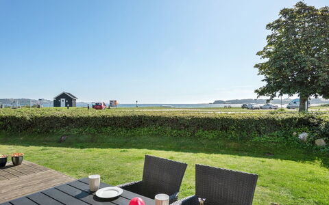 Katrina - 50M to the Fjord: Dak, Huis, Land Lot, Huis, Verblijf, Landgoed, Garden Gebouwen, Schaduw, Blokhut, Landscaping
