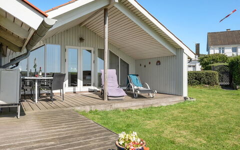 Katrina - 50M to the Fjord: Dak, Huis, Land Lot, Huis, Verblijf, Landgoed, Garden Gebouwen, Schaduw, Blokhut, Landscaping