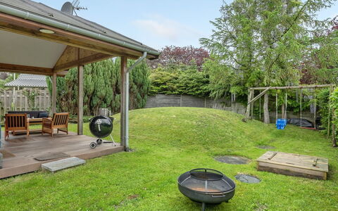 Fortuna - 200M from the Sea: Dak, Huis, Huis, Verblijf, Deur, Siding, Dek, Veranda, Plank, Hardwood