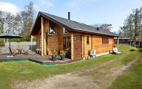 Fortuna - 200M from the Sea: Dak, Huis, Huis, Verblijf, Deur, Siding, Dek, Veranda, Plank, Hardwood