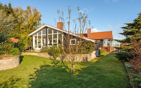Nica - 100M from the Sea: Dak, Huis, Huis, Verblijf, Siding, Landgoed, Oprit, Garden Gebouwen, Werf, Schuur