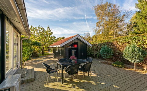 Nica - 100M from the Sea: Dak, Huis, Huis, Verblijf, Siding, Landgoed, Oprit, Garden Gebouwen, Werf, Schuur