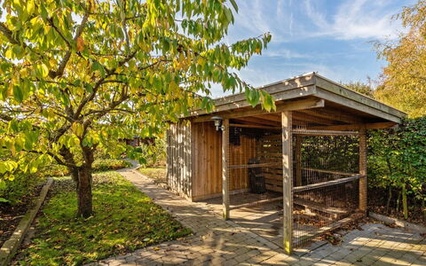 Nica - 100M from the Sea: Dak, Huis, Huis, Verblijf, Siding, Landgoed, Oprit, Garden Gebouwen, Werf, Schuur