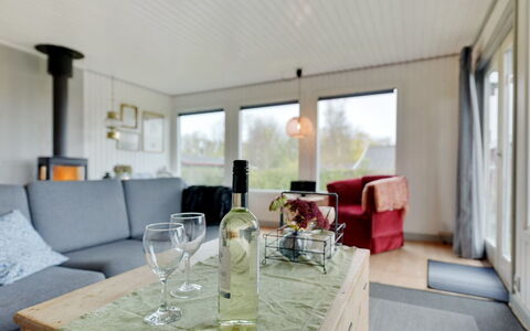 Roar - 500M from the Sea: Meubilair, Interieur Ontwerp, Bankstel, Flooring, Verdieping, Plafond, Woonkamer, Kamer