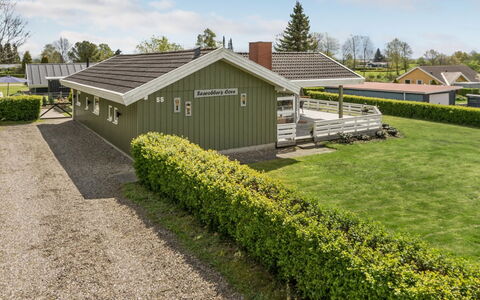 Guldborg - 400M to the Fjord: Dak, Huis, Land Lot, Huis, Verblijf, Landgoed, Garden Gebouwen, Schaduw, Blokhut, Landscaping