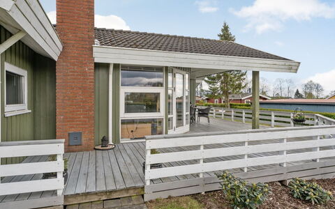 Guldborg - 400M to the Fjord: Dak, Huis, Land Lot, Huis, Verblijf, Landgoed, Garden Gebouwen, Schaduw, Blokhut, Landscaping
