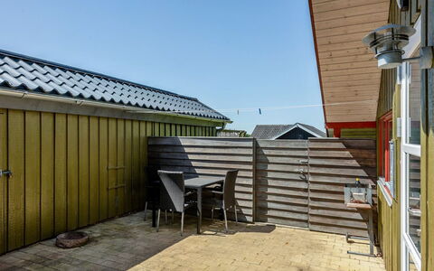 Ofelia - 500M to the Fjord: Meubilair, Interieur Ontwerp, Flooring, Hout, Verdieping, Plafond, Houten Vloer, Stoel, Tafel, Verlichting