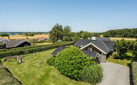 Ofelia - 500M to the Fjord: Meubilair, Interieur Ontwerp, Flooring, Hout, Verdieping, Plafond, Houten Vloer, Stoel, Tafel, Verlichting