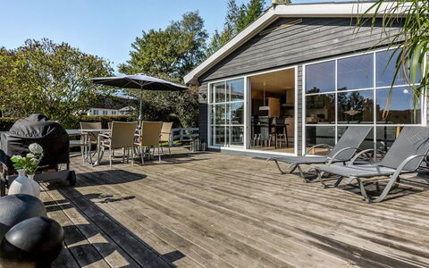 Leandra - 600M from the Sea: Woongebied, Dak, Voorstad, Oprit, Landgoed, Schoorsteen