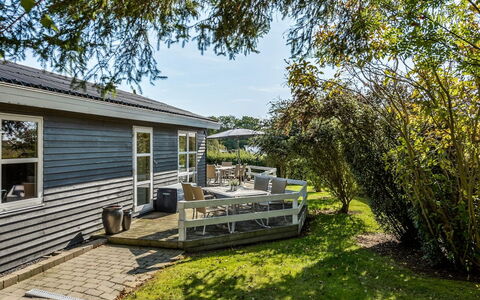 Leandra - 600M from the Sea: Woongebied, Dak, Voorstad, Oprit, Landgoed, Schoorsteen