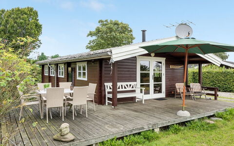 Gudmunde - 200M from the Sea: Meubilair, Interieur Ontwerp, Flooring, Hout, Verdieping, Plafond, Houten Vloer, Stoel, Tafel, Verlichting