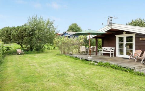 Gudmunde - 200M from the Sea: Meubilair, Interieur Ontwerp, Flooring, Hout, Verdieping, Plafond, Houten Vloer, Stoel, Tafel, Verlichting