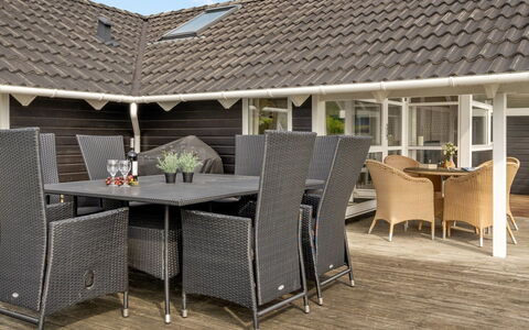 Annvy - 200M from the Sea: Meubilair, Interieur Ontwerp, Flooring, Hout, Verdieping, Plafond, Houten Vloer, Stoel, Tafel, Verlichting