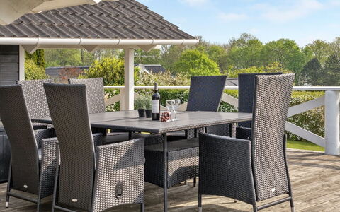 Annvy - 200M from the Sea: Meubilair, Interieur Ontwerp, Flooring, Hout, Verdieping, Plafond, Houten Vloer, Stoel, Tafel, Verlichting