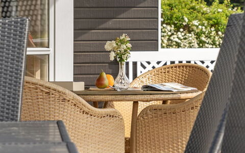 Annvy - 200M from the Sea: Meubilair, Interieur Ontwerp, Flooring, Hout, Verdieping, Plafond, Houten Vloer, Stoel, Tafel, Verlichting