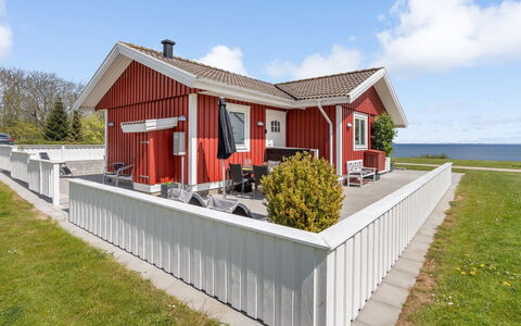 Anastacia - 75M from the Sea: Huis, Huis, Dak, Woongebied, Verblijf, Landgoed, Boerderij, Gazon, Landscaping, Siding