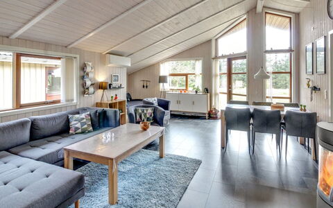 Arvi - 30Km from the Sea: Meubilair, Interieur Ontwerp, Flooring, Hout, Verdieping, Plafond, Houten Vloer, Stoel, Tafel, Verlichting