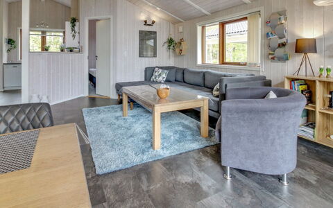 Arvi - 30Km from the Sea: Meubilair, Interieur Ontwerp, Flooring, Hout, Verdieping, Plafond, Houten Vloer, Stoel, Tafel, Verlichting