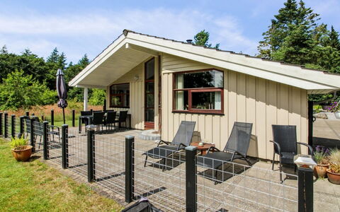 Arvi - 30Km from the Sea: Meubilair, Interieur Ontwerp, Flooring, Hout, Verdieping, Plafond, Houten Vloer, Stoel, Tafel, Verlichting