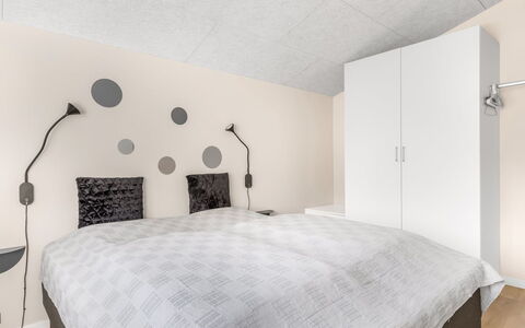 Eylar - 28Km from the Sea: Interieur Ontwerp, Slaapkamer, Bed, Muur, Flooring, Plafond, Verdieping, Meubilair, Lichte Inrichting, Hout