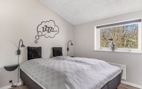 Eylar - 28Km from the Sea: Bed, Slaapkamer, Bedding, Laken, Interieur Ontwerp, Plafond, Flooring, Linens, Verdieping, Bed Frame