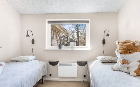 Eylar - 28Km from the Sea: Muur, Slaapkamer, Hout, Plafond, Bed, Interieur Ontwerp, Verdieping, Bedding, Laken, Flooring