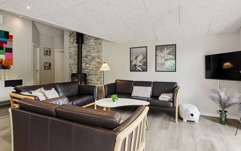 Eylar - 28Km from the Sea: Meubilair, Interieur Ontwerp, Flooring, Muur, Verdieping, Plafond, Bankstel, Hout, Woonkamer, Kamer