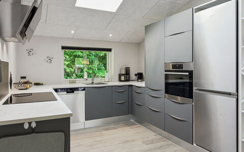 Eylar - 28Km from the Sea: Keuken, Countertop, Toestel Van De Keuken, Major Appliance, Interieur Ontwerp, Flooring, Cabinetry, Huishoudapparatuur, Plafond, Meubilair