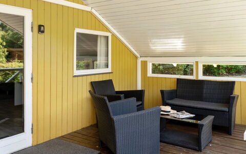 Hannelise - 30Km from the Sea: Hout, Flooring, Verdieping, Interieur Ontwerp, Beits, Meubilair, Deur, Hardwood, Plafond, Verblijf