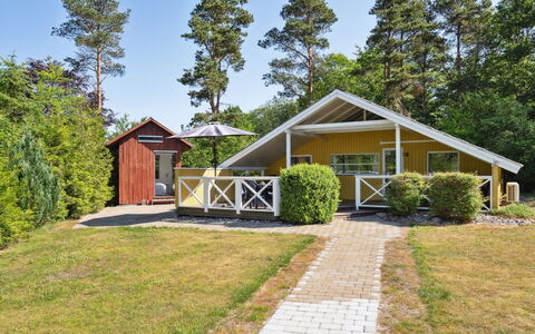 Hannelise - 30Km from the Sea: Huis, Dak, Verblijf, Huis, Schaduw, Landgoed, Tuin, Garden Gebouwen, Landscaping, Veranda