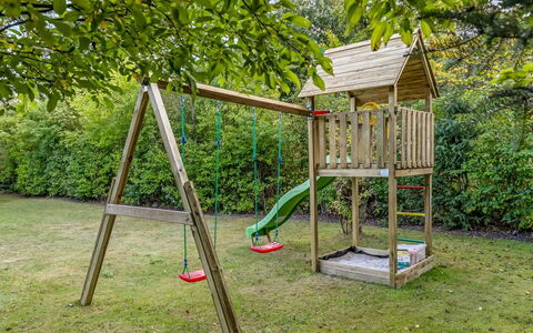 Hannelise - 30Km from the Sea: Tuin, Backyard, Gazon, Werf, Hek