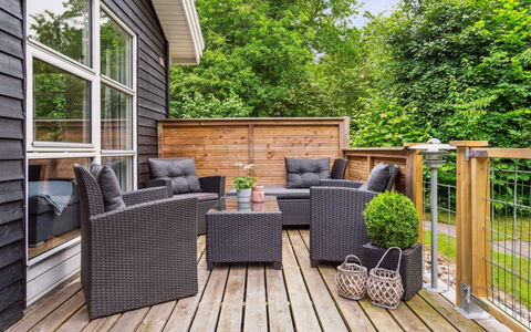 Helghi - 30Km from the Sea: Plafond, Flooring, Interieur Ontwerp, Verdieping, Samengesteld Materiaal, Meubilair, Toevlucht, Hotel, Ontwerp, Daylighting