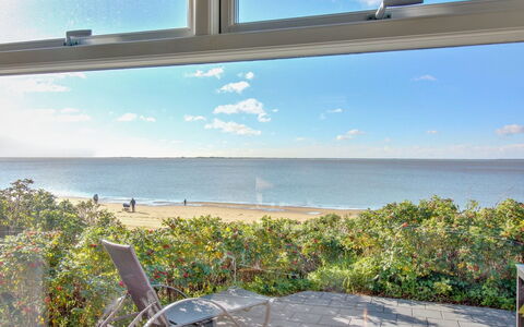 Erno - 20M from the Sea: Dak, Huis, Huis, Verblijf, Deur, Siding, Dek, Veranda, Plank, Hardwood