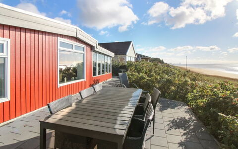 Erno - 20M from the Sea: Dak, Huis, Huis, Verblijf, Deur, Siding, Dek, Veranda, Plank, Hardwood