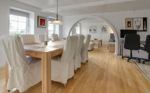 Lokke - 19Km from the Sea: Hout, Dak, Architectuur, Huis, Huis, Verblijf, Siding, Hardwood, Helling, Landgoed