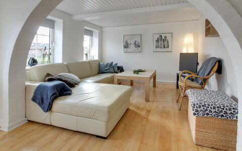 Lokke - 19Km from the Sea: Hout, Dak, Architectuur, Huis, Huis, Verblijf, Siding, Hardwood, Helling, Landgoed