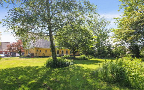Lokke - 19Km from the Sea: Hout, Dak, Architectuur, Huis, Huis, Verblijf, Siding, Hardwood, Helling, Landgoed