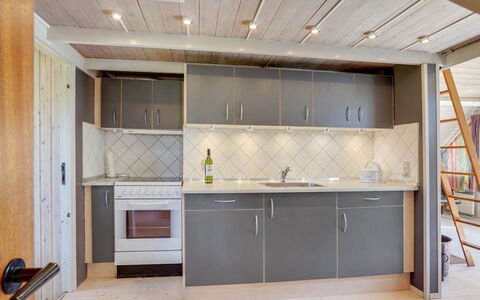 Ødke - 3.5Km from the Sea: Flooring, Muur, Interieur Ontwerp, Hout, Plafond, Verdieping, Keuken, Lichte Inrichting, Countertop, Verlichting