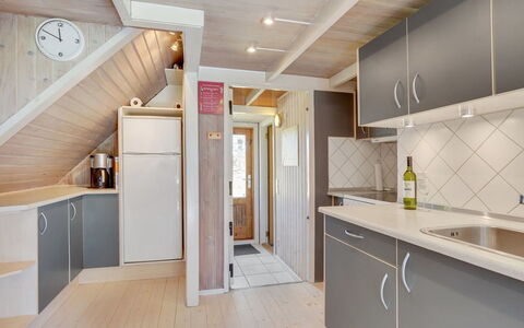 Ødke - 3.5Km from the Sea: Flooring, Hout, Interieur Ontwerp, Plafond, Keuken, Verdieping, Countertop, Major Appliance, Kamer, Verlichting