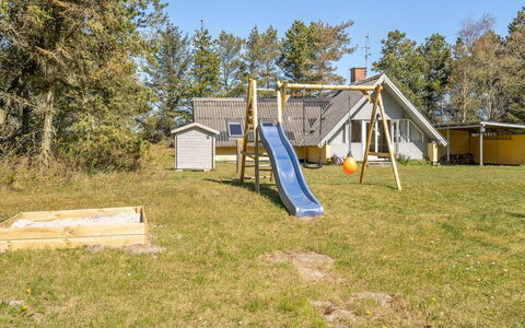 Ødke - 3.5Km from the Sea: Dia Van De Speelplaats, Land Lot, Tuin, Gazon, Backyard, Verblijf, Schaduw, Werf, Chute, Garden Gebouwen