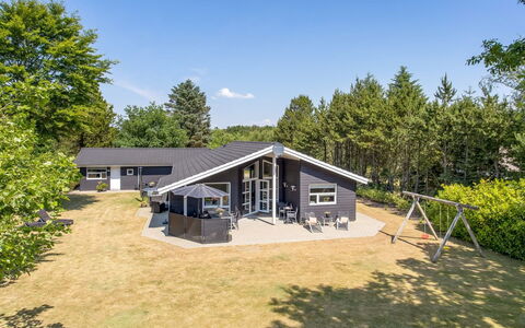 Gylla - 12Km from the Sea: Meubilair, Interieur Ontwerp, Flooring, Hout, Verdieping, Plafond, Houten Vloer, Stoel, Tafel, Verlichting