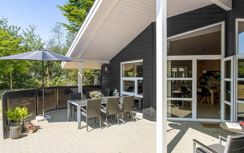 Gylla - 12Km from the Sea: Meubilair, Interieur Ontwerp, Flooring, Hout, Verdieping, Plafond, Houten Vloer, Stoel, Tafel, Verlichting